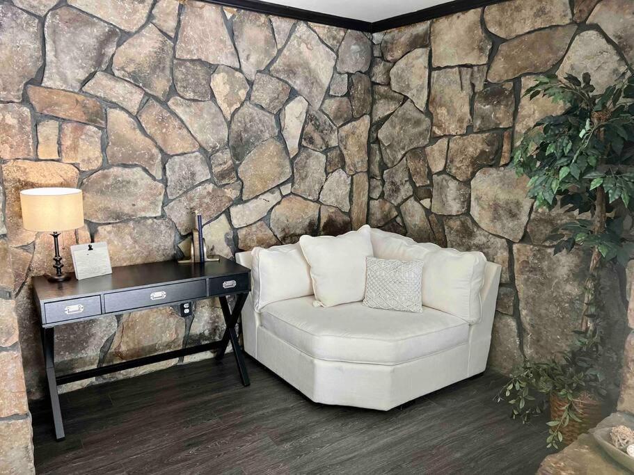 Small Rental For Couple Getaway Далтон Екстер'єр фото