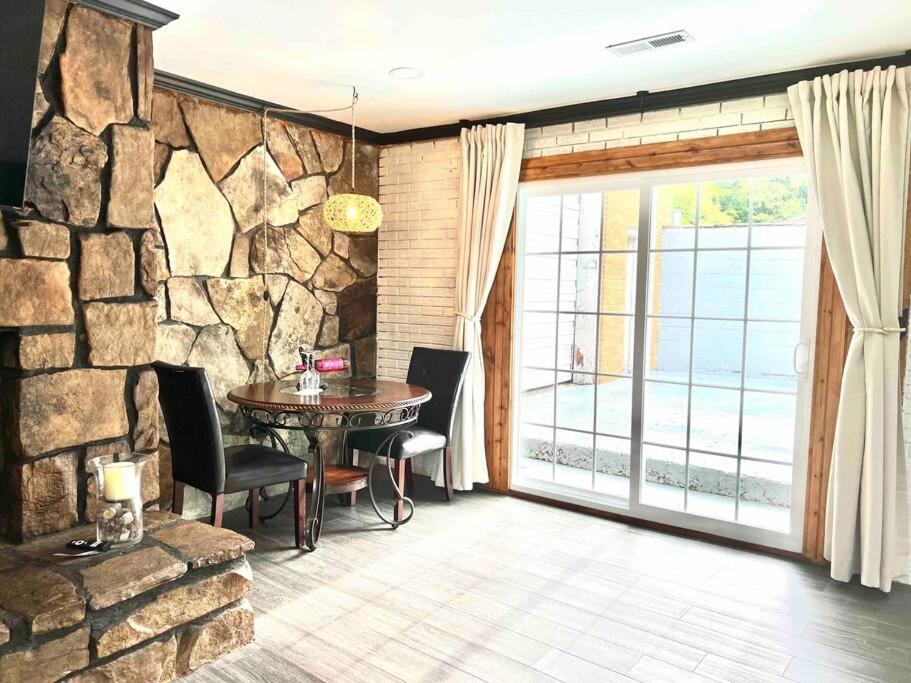 Small Rental For Couple Getaway Далтон Екстер'єр фото