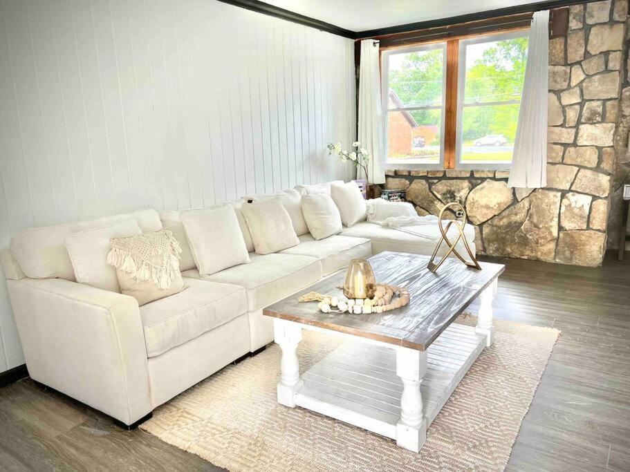 Small Rental For Couple Getaway Далтон Екстер'єр фото